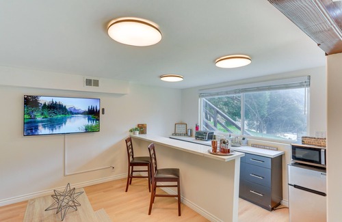 Crestline House | Crestline Home w/Private Hot Tub: Steps to Lake!