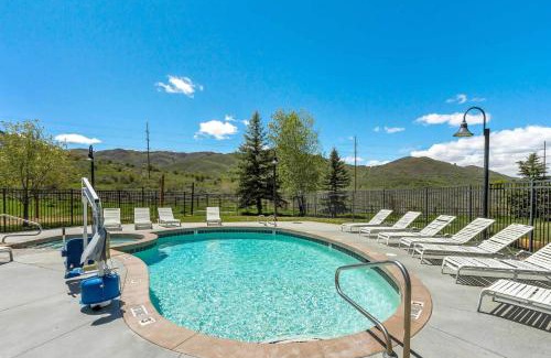 Kimball Junction Apartment | Crestview D208 by Moose Management