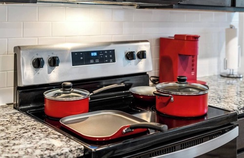 John T White House | Crew-Ready Stay Private BRs w/TVs Parking