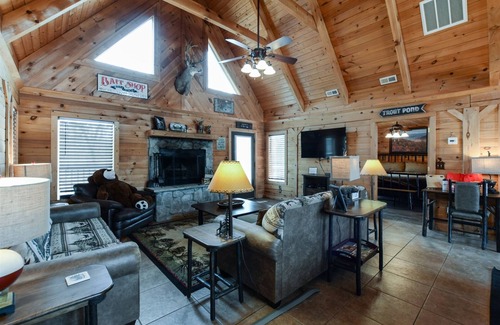 Branson Cedars Cabin | Cricket Creek Cabin awaits you | 3 Bed, 2 Bath