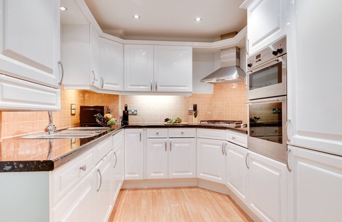 Carlyon Bay Apartment | Crinnis - Two Bedroom Apartment, Sleeps 4