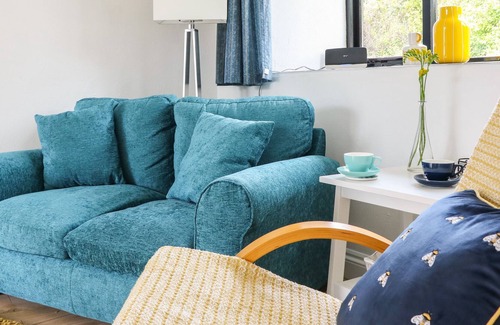 Whimple Cottage | CRISPIN COTTAGE, pet friendly, country holiday cottage in Whimple