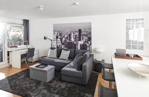 Universitat Apartment | Criston Apartments - Kliniknah mit Großer Terrasse
