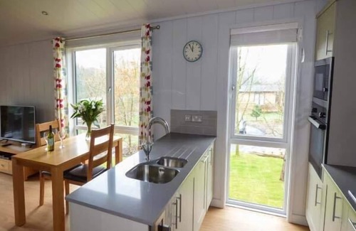 Allithwaite Cottage | CROOK LODGE, with hot tub in Allithwaite