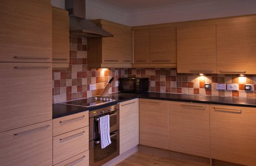 Bude House | Crooklets Reach walk to the Beach, Free Use of Private Beach Hut at the Sea Pool