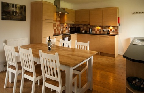 Bude House | Crooklets Reach walk to the Beach, Free Use of Private Beach Hut at the Sea Pool