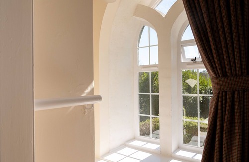 Gatehouse-of-Fleet Cottage | Cross Cottage - a house that sleeps 2 guests in 1 bedroom