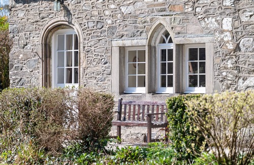 Gatehouse-of-Fleet Cottage | Cross Cottage - a house that sleeps 2 guests in 1 bedroom
