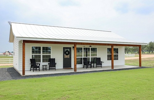 Fredericksburg Cottage | Cross Mountain Cottages 3 | Cozy Porch & Pavilion