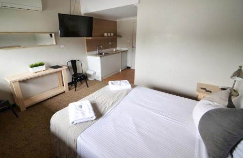 Casula Hotel | Crossroads Hotel
