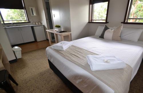 Casula Hotel | Crossroads Hotel