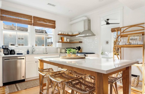 Westside House | Crosstown @ King | Elegant & Modern 6BR Charleston
