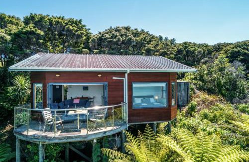 Omiha House | CrossTrees Chalet - Seaview - Waiheke Holiday Unit