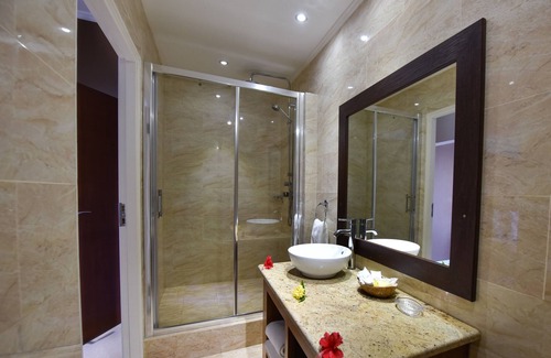Pointe Au Sel Hotel | Crown Beach Hotel