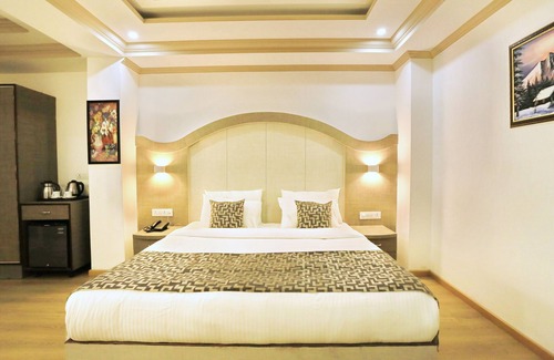 Srinagar Hotel | Crown Plaza Residency