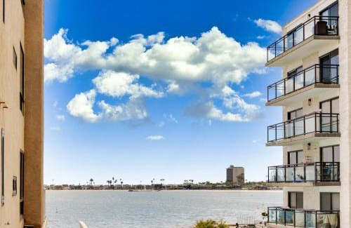Crown Point Apartment | Crown Point 3BR Bay and Beach View Parking W D