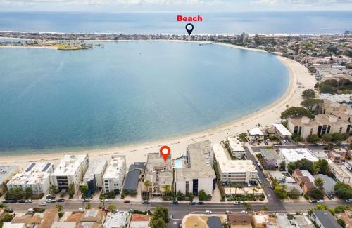 Crown Point Apartment | Crown Point 3BR Bay and Beach View Parking W D