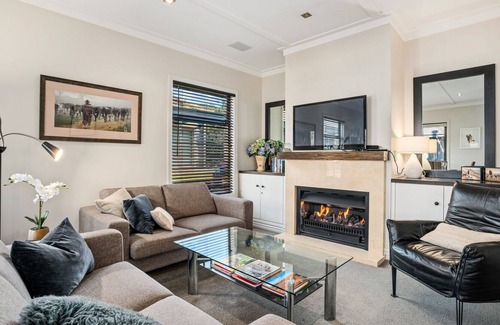 Cardrona House | Crown Range Cottage - Cardrona Holiday Home