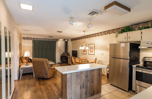 Lake Tansi Condo | Crown Resorts Lake Tansi East 2 Bedroom, 2 Bath Condo w/ 1 Queen, 2 Twin Beds