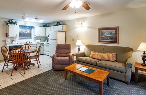 Lake Tansi Condo | Crown Resorts Lake Tansi East 1BR Condo w/ 1 Queen