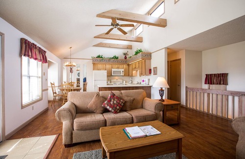Lake Tansi Condo | Crown Resorts Lake Tansi West 2 Bedroom, 2 Bathroom Condo w/1 King, 2 Full Beds