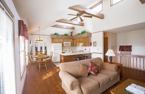 Lake Tansi Condo | Crown Resorts Lake Tansi West 2 Bedroom, 2 Bathroom Condo w/1 King, 2 Full Beds