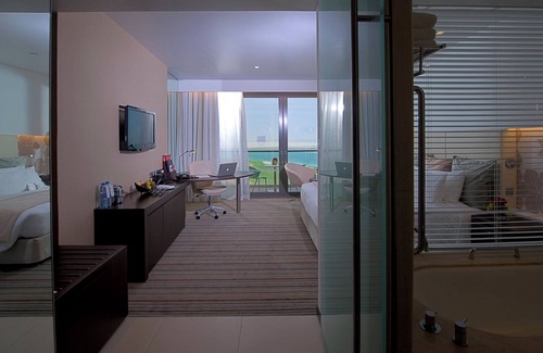 Abu Dhabi Hotel | Crowne Plaza Abu Dhabi Yas Island by IHG