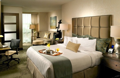 North Charleston Hotel | Crowne Plaza Charleston Airport - Conv Ctr by IHG