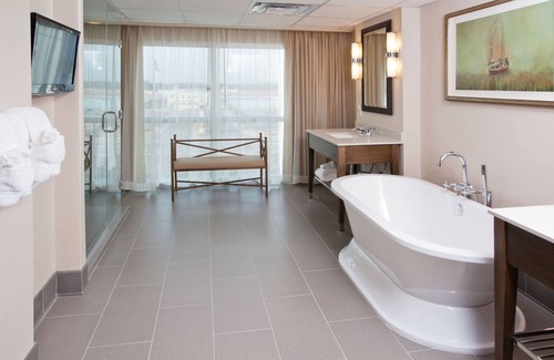 North Charleston Hotel | Crowne Plaza Charleston Airport - Conv Ctr by IHG