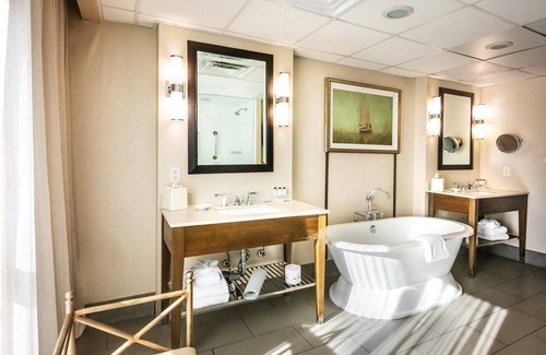 North Charleston Hotel | Crowne Plaza Charleston Airport - Conv Ctr by IHG