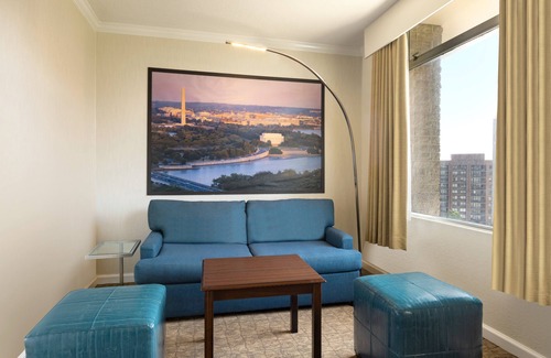 Crystal City Hotel | Crowne Plaza Crystal City-Washington, D.C. by IHG