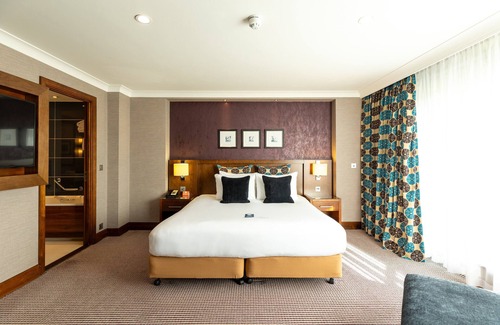 Crawley Hotel | Crowne Plaza London- Gatwick Airport by IHG