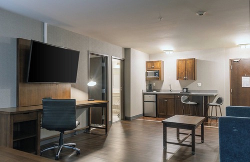 Niagara Falls Hotel | Crowne Plaza Niagara Falls NY Riverside by IHG
