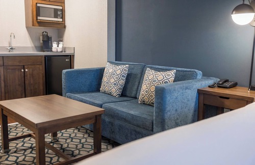Niagara Falls Hotel | Crowne Plaza Niagara Falls NY Riverside by IHG