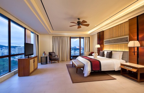 Jiyang Hotel | Crowne Plaza Sanya City Center by IHG