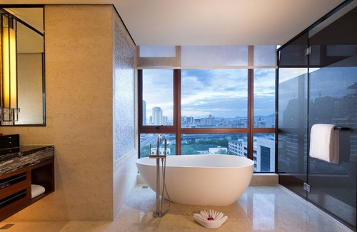 Jiyang Hotel | Crowne Plaza Sanya City Center by IHG