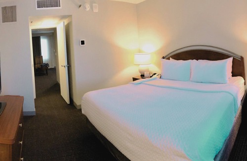 North Arlington Hotel | Crowne Plaza Suites Arlington by IHG