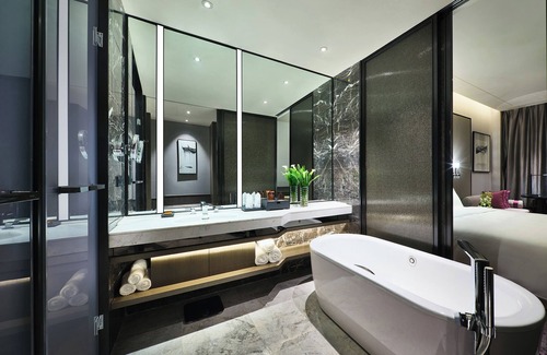 Bin Hu District Hotel | Crowne Plaza Wuxi Lake View by IHG