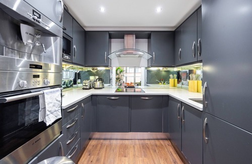 Docklands Apartment | Crowne Views One Bed Apartment