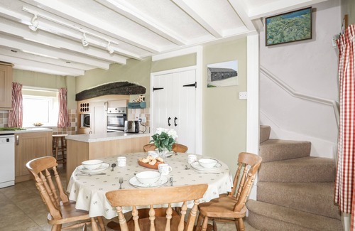 Bwlchtocyn Cottage | CROWRACH COTTAGE, family friendly, with open fire in Abersoch