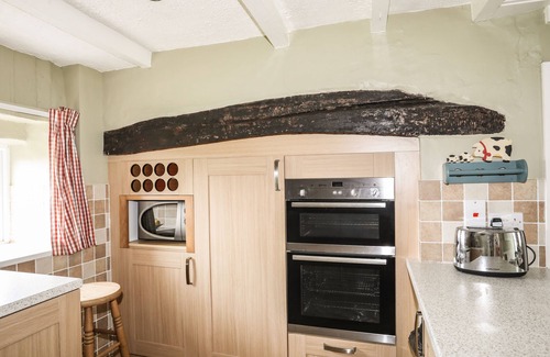 Bwlchtocyn Cottage | CROWRACH COTTAGE, family friendly, with open fire in Abersoch