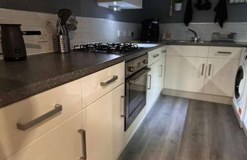 Waddon Apartment | Croydon Cozy Retreat - 2 Bedroom Luxury Home