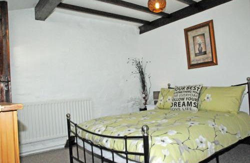Bethania House | Crumble Cottage Bethania