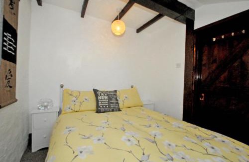 Bethania House | Crumble Cottage Bethania