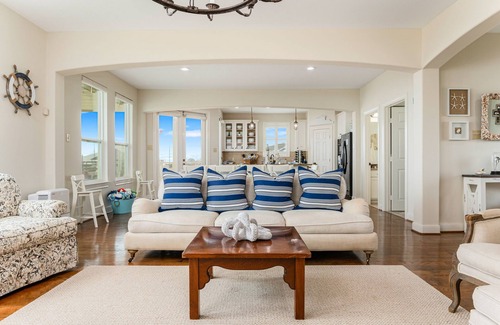 Port Bolivar House | Crystal Beachscape w/Patio, Beach, and Arcade!