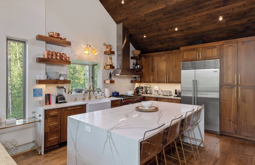 Mountain Village Ski Chalet | Crystal Chalet by Cuvee