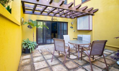 Crystal Cove Apartment | Crystal Cove Oceanfront/2 bedroom Condo