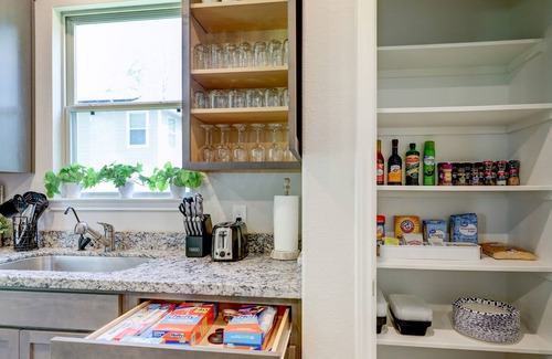 Montgomery House | Crystal River Retreat | Spacious home in Montgomery with full kitchen and yard