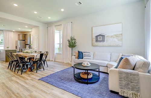 Montgomery House | Crystal River Retreat | Spacious home in Montgomery with full kitchen and yard