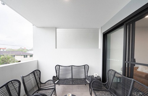 Chermside Apartment | CS1 Hidden 2BR1BA Apt w parking walk to Westfield